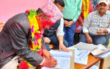 बैतडीको दोगडाकेदारको अध्यक्षमा कांग्रेसका जोशीले गरे उम्मेदवारी दर्ता 